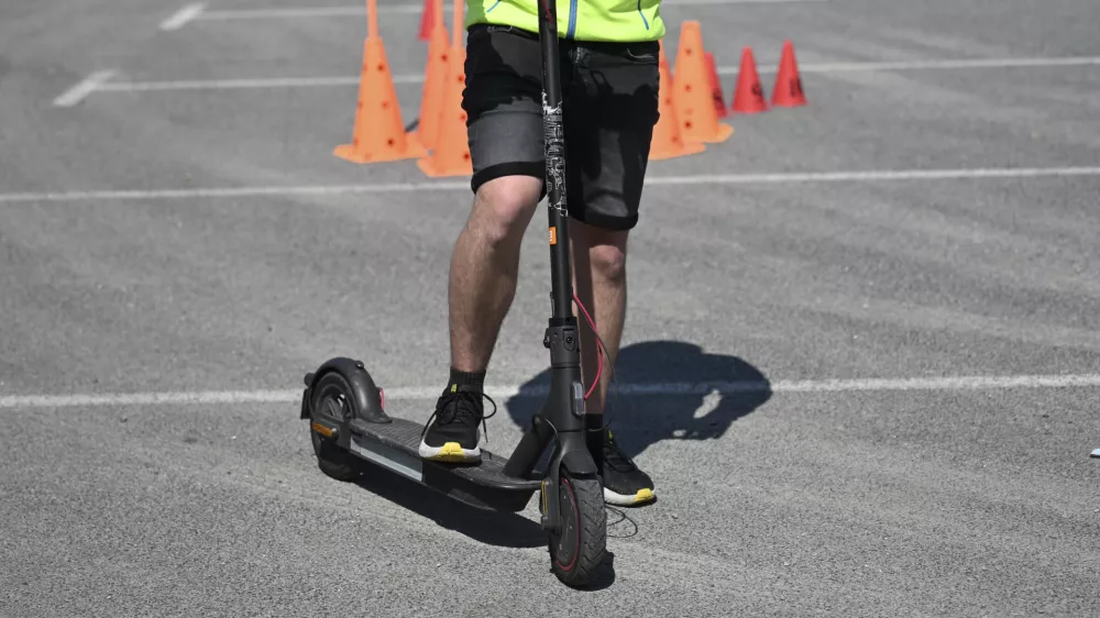 E - SKIROSKIRO SIMBOLIČNA FOTOGRAFIJAvarnost v prometu električni skiro14.05.2025 Novinarska konferenca: " Varno z e-skirojem "FOTO: Nik Erik Neubauer