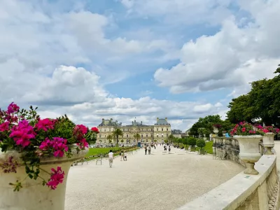 Pariz ni mesto, kamor greš. Je mesto, kjer ostaneš – četudi si stran