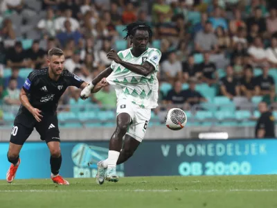 Peter Agba (desno), Almin Kurtovič, nogomet olimpija: mura foto luka cjuha