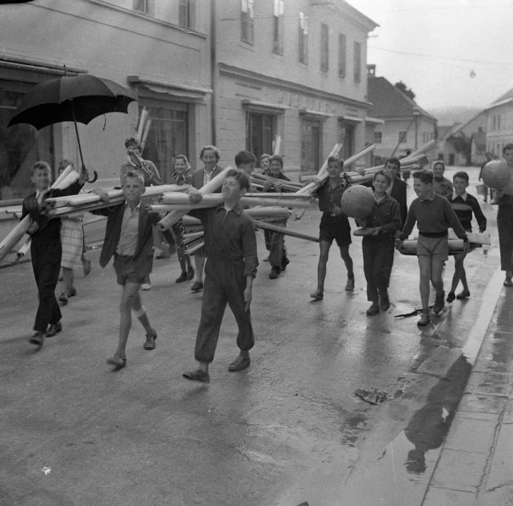 Šola nekoč: »Za domovino!« »S Titom naprej!«