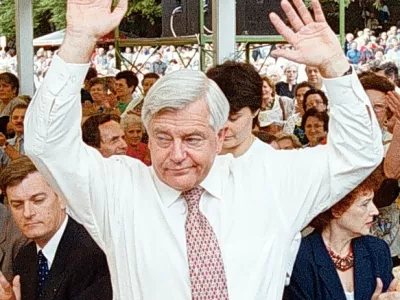 Milan Kučan leta 1999 na srečanju upokojencev / Foto: Bojan Velikonja