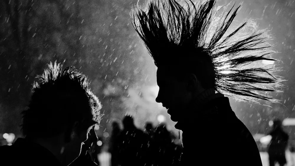 , irokeza - punk- Ljubljana 2012 - tretji protest proti politični in županski eliti v Sloveniji 2012 - GOTOVI SO! - //FOTO: Tomaž Zajelšnik / Foto: TomaĹľ ZajelĹˇnik