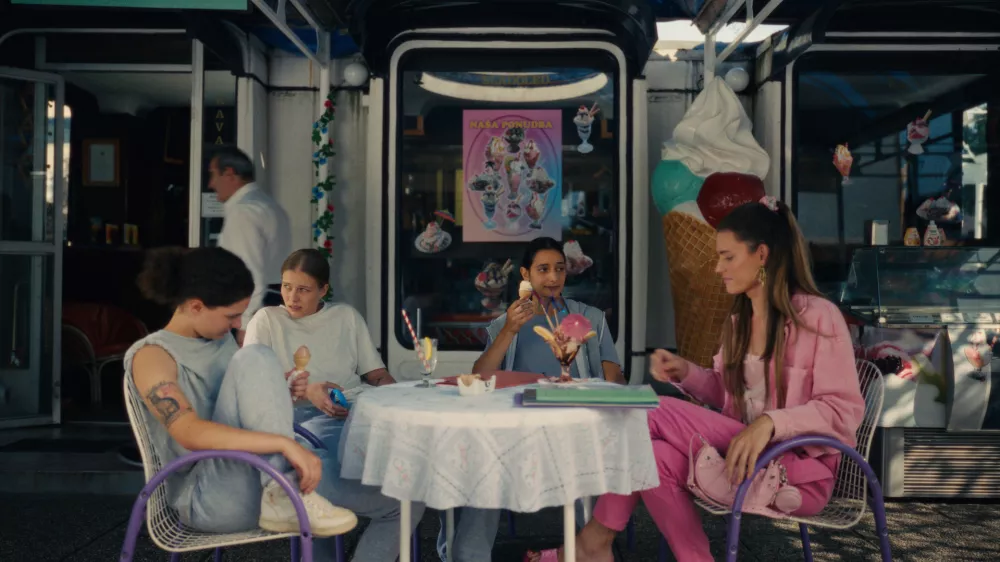 Raziskovanje ženskega pogleda