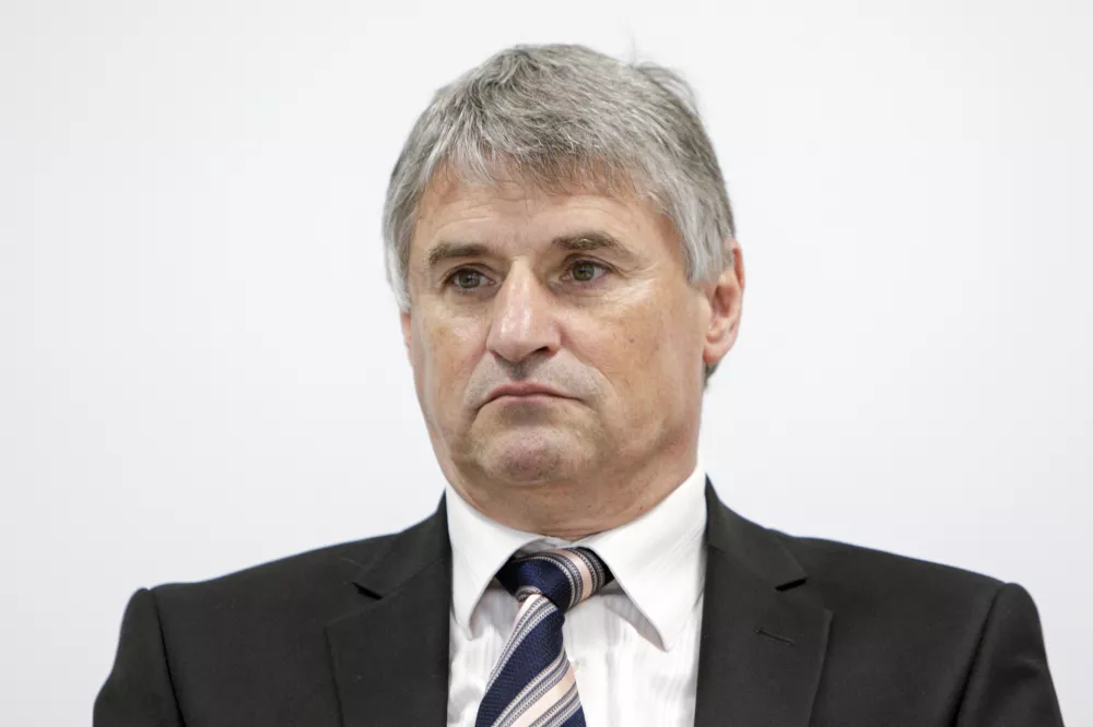 ﻿načelnik Upravne enote Ljubljana mag. Bojan Babič - 18.06.2020 - Upravna enota UE Ljubljana, Linhartova cesta 13 - predstavitev prenovljenih prostorov kjer bodo združene izpostave Bežigrad, Center, Moste-Polje, Šiška in Vič-Rudnik; //FOTO: Matjaž Rušt