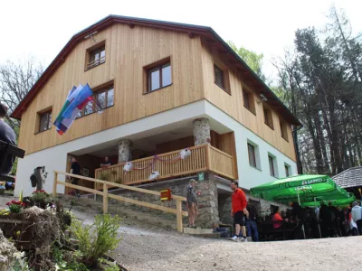 Vajeti na Resevni začasno prevzeli planinci