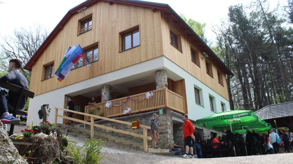 Vajeti na Resevni začasno prevzeli planinci