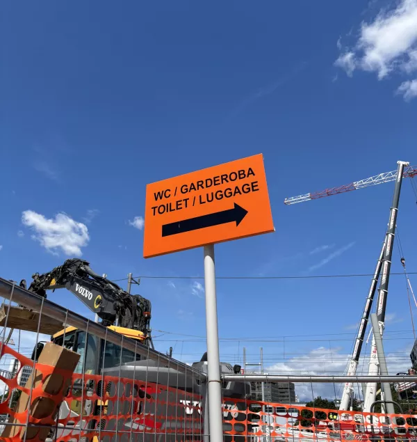 Vsakodnevna zmeda na avtobusni in železniški postaji