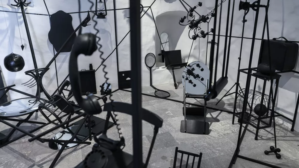 Pobeg čez zid, padec v neznano