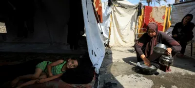 Palestinians, displaced by the Israeli military offensive, shelter in a tent camp in Gaza City, August 8, 2025. REUTERS/Dawoud Abu Alkas   TPX IMAGES OF THE DAY