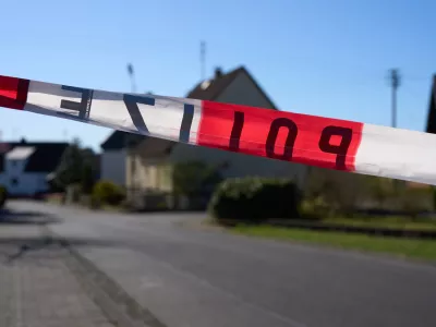 07 April 2025, Weitefeld: A road is cordoned off with police tape as the investigation into the violent attack that left three family members dead in the Westerwald continues. Authorities are working to determine the circumstances surrounding the incident. Photo: Thomas Frey/dpa