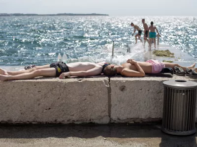 ﻿- Piran, Piranski zaliv, morje, kopalci, poletje, vročina, arbitraža, plaža Foto: Matjaž Rušt