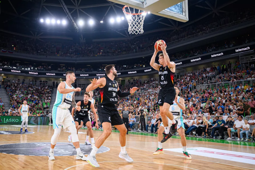 Ljubljana, Dvorana Stozice.Kosarkarska prijateljska tekma medSlovenijo in Nemcijo.