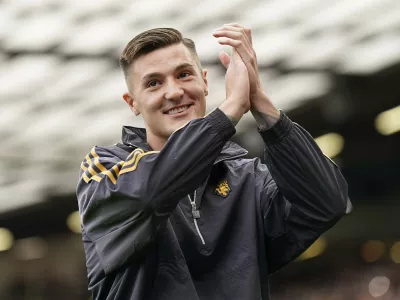 Benjamin Šeško je danes že pozdravil navijače rdečih vragov, ki jih je na svojo stran pridobil že s svojo veliko željo po prihodu v United. Foto: Profimedia