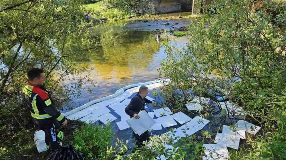 reka Unica, onesnaženje, vonj po nafti