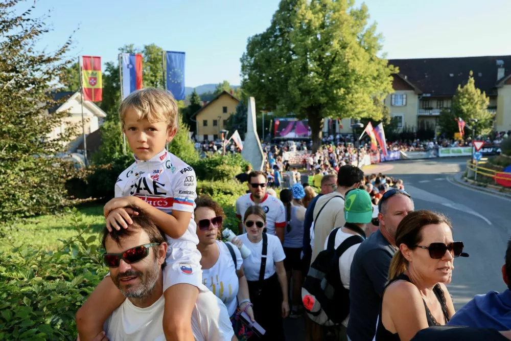 Slavnostni sprejem Tadeja Pogačarja v Komendi. 