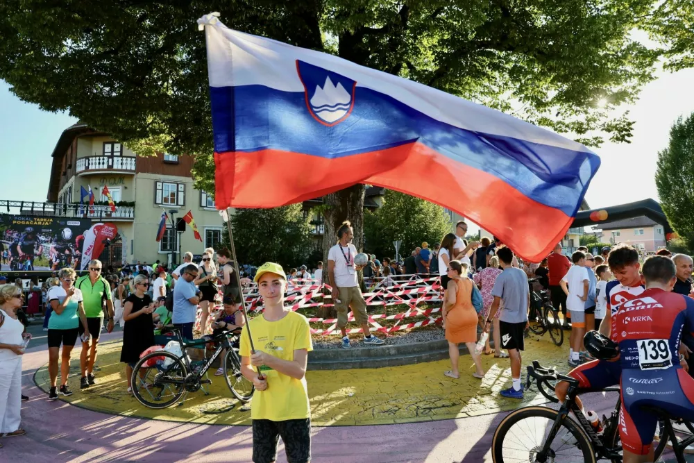 Slavnostni sprejem Tadeja Pogačarja v Komendi. 