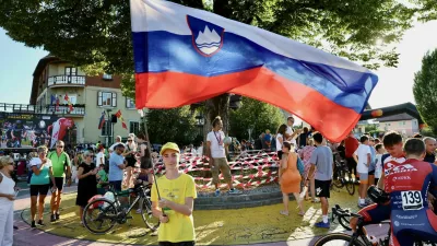 Slavnostni sprejem Tadeja Pogačarja v Komendi. 