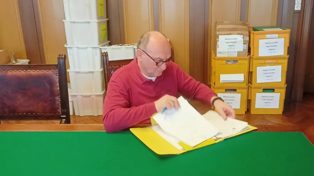 Sodnemu izvršitelju ni bilo do “stare šare”