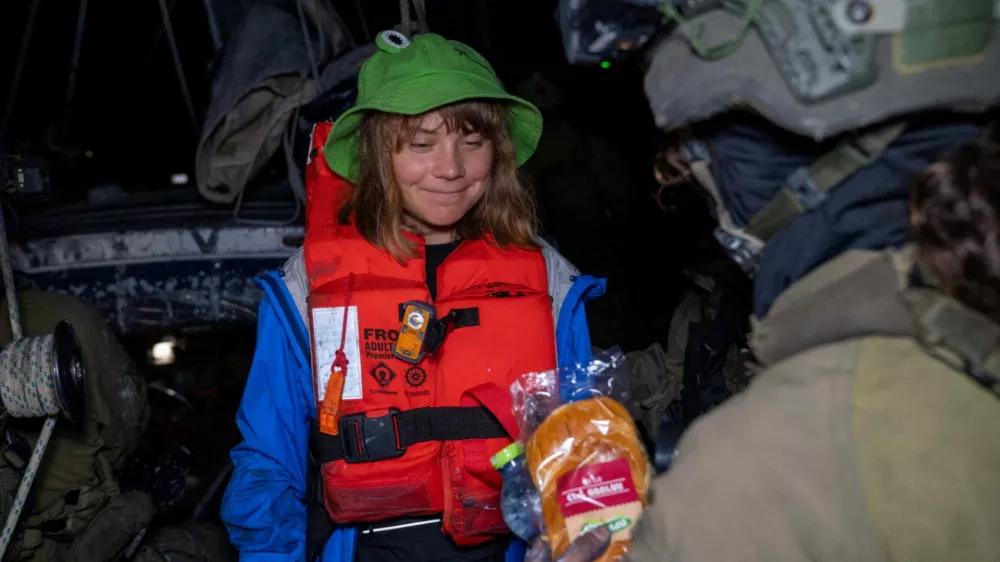 An Israeli solider passes a bun to Greta Thunberg onboard the Gaza-bound British-flagged yacht "Madleen" after Israeli forces boarded the charity vessel as it attempted to reach the Gaza Strip in defiance of an Israeli naval blockade, in this still image released on June 9, 2025. Israel Foreign Ministry via X/Handout via REUTERS  THIS IMAGE HAS BEEN SUPPLIED BY A THIRD PARTY MANDATORY CREDIT   TPX IMAGES OF THE DAY