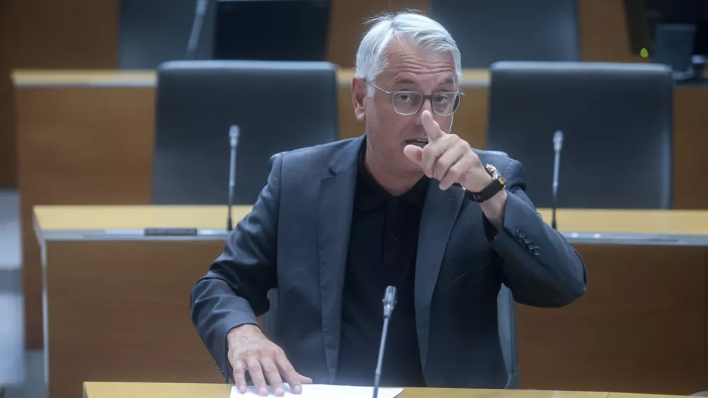 Matjaž Han- 07.07.2025 - začetek redne seje DZ s poslanskimi vprašanji ministrskemu zboru; DZ, velika dvorana, Šubičeva 4, LJUBLJANA​//FOTO: Jaka Gasar