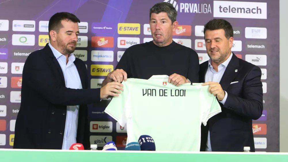 Senzacija v Stožicah – na trenersko klop Olimpije prišel Nizozemec