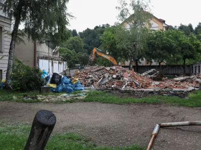 - 29.07.2025. - Podrta telovadnica ob Osnovni šoli Prule.//FOTO: Bojan Velikonja