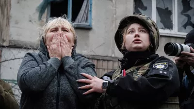 14 April 2023, Ukraine, Sloviansk: A resident reacts next to a policewoman while they await for the rescue team to reach for her family members in the rubble in Sloviansk. Russian troops attacked eastern Ukrainian city Sloviansk on eastern Orthodox great Friday, causing at least 8 dead and 21 injured, including children and many buildings destroyed. Photo: Ashley Chan/SOPA Images via ZUMA Press Wire/dpa