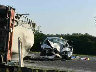 Verižno trčenje petih avtov in cisterne pri Zagrebu