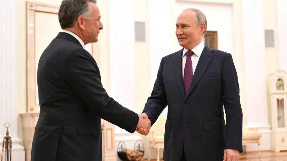FILED - 25 April 2025, Russia, Moscow: Russian President Vladimir Putin receives US President Donald Trump's special envoy Steve Witkoff at the Kremlin. US President Donald Trump on Sunday said that he may send Witkoff to Russia in the middle of the following week. Photo: -/Kremlin/dpa - ATTENTION: editorial use only and only if the credit mentioned above is referenced in full