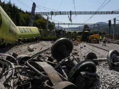  - 12.08.2025. - Iztirjen tovorni vlak pri Železniški postaji Borovnica po nesreči, ki se je zgodila 10.08.2025.//FOTO: Bojan Velikonja