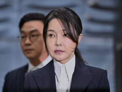 South Korea's former first lady Kim Keon Hee, wife of impeached former president Yoon Suk Yeol, arrives at a court to attend a hearing to review her arrest warrant requested by special prosecutors, in Seoul, South Korea, Tuesday, Aug. 12, 2025. (Jung Yeon-je/Pool Photo via AP)