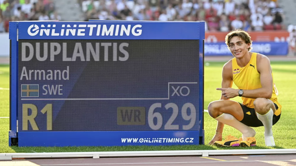 Armand Duplantis, of Sweden celebrates his victory and world record in the final of the men's pole vault at the 15th Gyulai Istvan Memorial Track and Field Hungarian Grand Prix in the National Athletics Center in Budapest, Hungary, Tuesday, Aug. 12, 2025. (Tamas Vasvari/MTI via AP)
