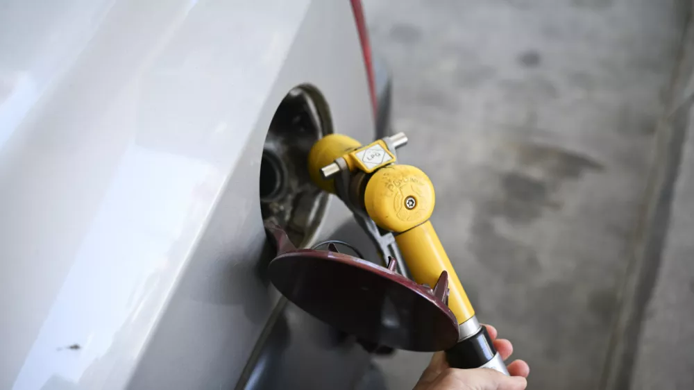 SIMBOLIČNA FOTOGRAFIJA14.05.2025 - avtoplin - polnilnica -LPG AVTOPLIN - plinska črpalka za avtomobile, Petrol Tržaška. FOTO: Nik Erik Neubauer