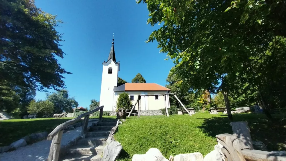 Cerkev sv. Nikolaja na Gradišču v Petrušnji vas v / Foto: Vesna Levičnik