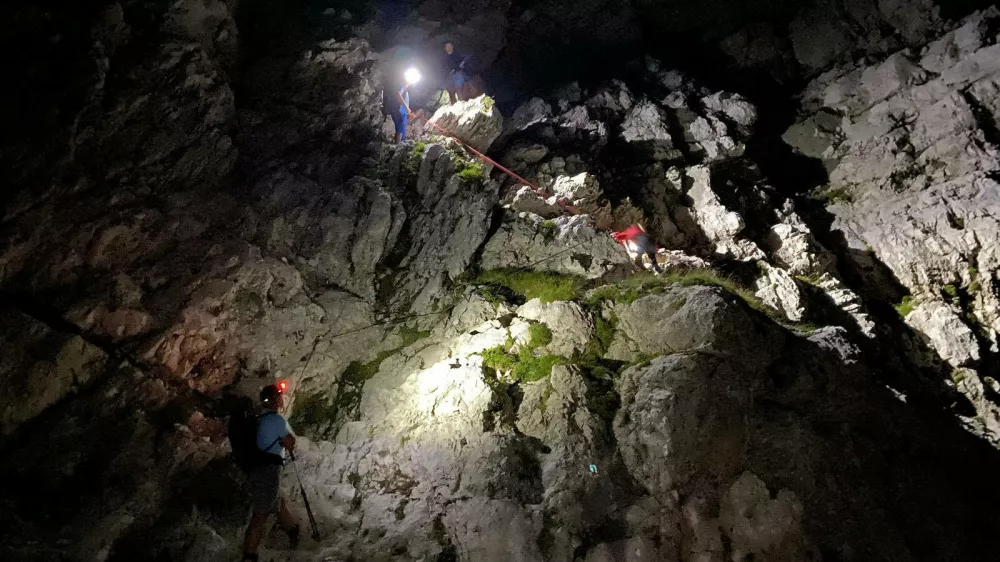 Nočno reševanje s Tominškove poti