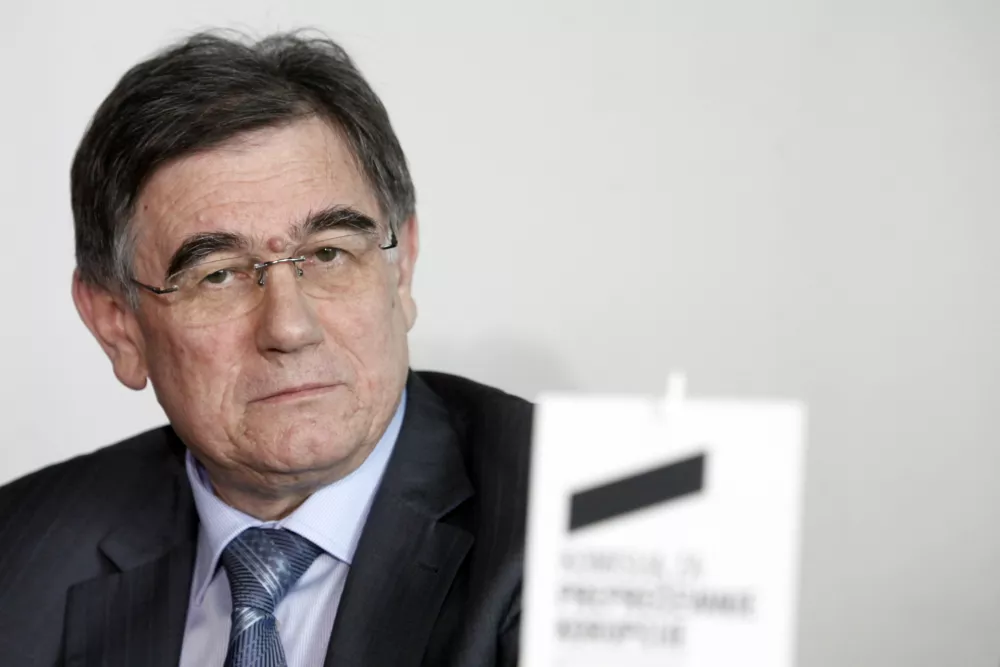 Državnozborsko izmišljevanje ob odložilnem vetu