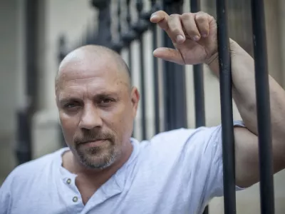 ﻿Boris Dežulović, hrvaški novinar in književnik, Dnevnikov kolumnist    ///FOTO: Luka CjuhaOPOMBA: ZA OBJAVO V PRILOGI – DNEVNIKOV OBJEKTIV - INTERVJU 2015. / Foto: Luka Cjuha