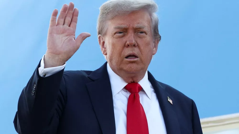 U.S. President Donald Trump waves while boarding Air Force One, as he departs for Alaska to meet with Russian President Vladimir Putin to negotiate for an end to the war in Ukraine, from Joint Base Andrews in Maryland, U.S., August 15, 2025. REUTERS/Kevin Lamarque