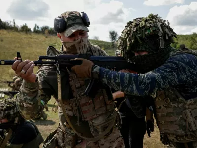 Service members of the 127th Separate Heavy Mechanized Brigade of the Ukrainian Armed Forces attend a training as recruits, amid Russia's attack on Ukraine, in Kharkiv region, Ukraine August 16, 2025. REUTERS/Sofiia Gatilova