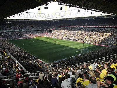83.000 Zuschauer sehen am 17.04.2004 im ausverkauften Dortmunder Westfalenstadion das Fußball-Bundesligaspiel der 29. Runde zwischen Borussia Dortmund und dem Titelverteidiger FC Bayern München (2:0).