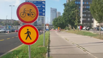 Zapora peščevih in kolesarskih površin ob Dunajski cesti v smeri proti središču mesta