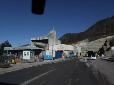 ﻿- 02.03.2022 - Avtocestni predor Karavanke - gradnja druge cevi avtocestnega predora med Slovenijo in Avstrijo - //FOTO: Luka Cjuha.