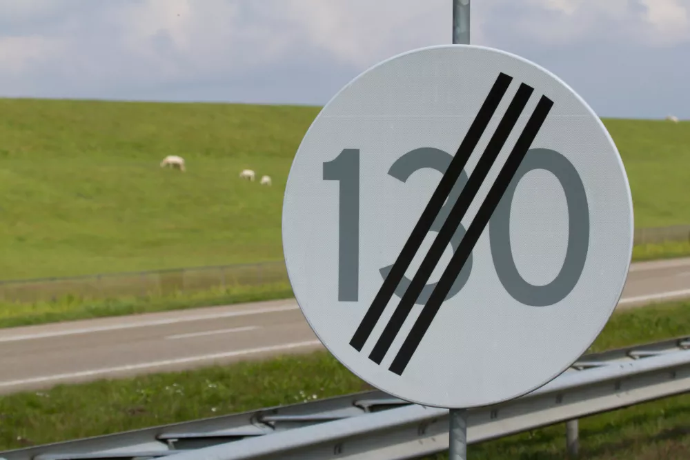 Road sign of the end of the 130kph speed limit / Foto: Michaklootwijk