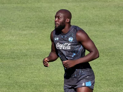 FILE PHOTO: Soccer Football - Napoli Training - Stadio di Carciato, Dimaro, Italy - July 17, 2025 Napoli's Romelu Lukaku during training REUTERS/Ciro De Luca/File Photo