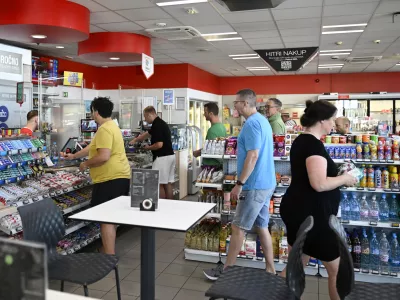 PETROL tržaškabencinska črpalkahiphop trgovina29.06.2025 - Nakupovanje ob nedeljah in praznikih, odprte trgovine. FOTO: Nik Erik Neubauer