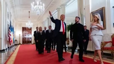 President Donald Trump, center, walks in the Cross Hall with Ukrainian President Volodymyr Zelenskyy, followed by British Prime Minister Keir Starmer, French President Emmanuel Macron, German Chancellor Friedrich Merz, Italian Prime Minister Giorgia Meloni, Finnish President Alexander Stubb, NATO Secretary General Mark Rutte and European Commission President Ursula von der Leyen, at the White House, Monday, Aug. 18, 2025, in Washington. (AP Photo/Alex Brandon)