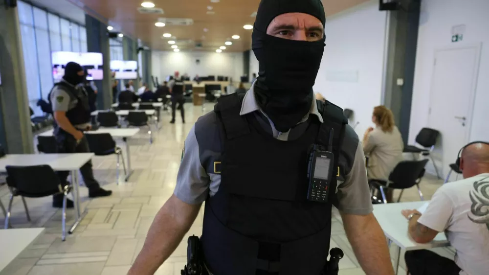 Varovanje na sojenju za umor Satka Zovka. 