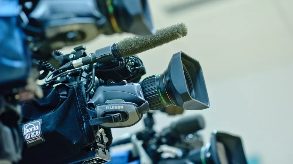 - ilustrativna fotografijamediji, televizijska kamera, kamere- novinarska konferenca ministra za notranje zadeve Gregorja Viranta in predsednika Komisije za preprečevanje korupcije Gorana Klemenčiča o spremembah zakona o volilni in referendumski kampanji, zakona o političnih strankah in zakona o dostopu do informacij javnega značaja//FOTO: Tomaž Zajel&scaron;nik