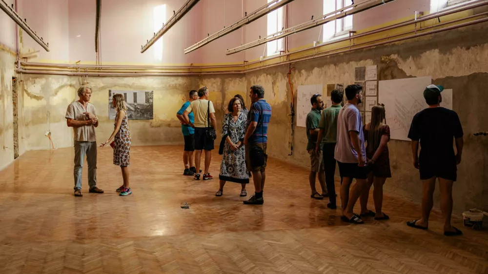 Začenja se obnova Kajuhovega doma