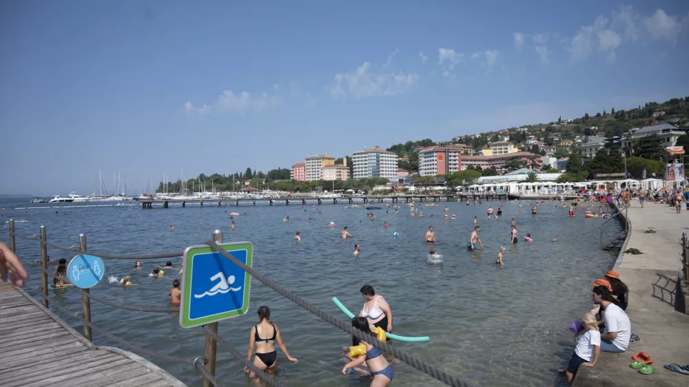Plaža v Portorožu- 23.07.2022 - Redukcija vode zaradi suše na Primorskem //FOTO: Nik Erik Neubauer